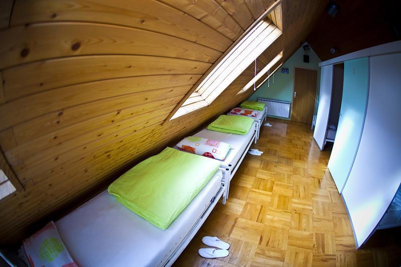 Hostel Самобор Екстериор снимка